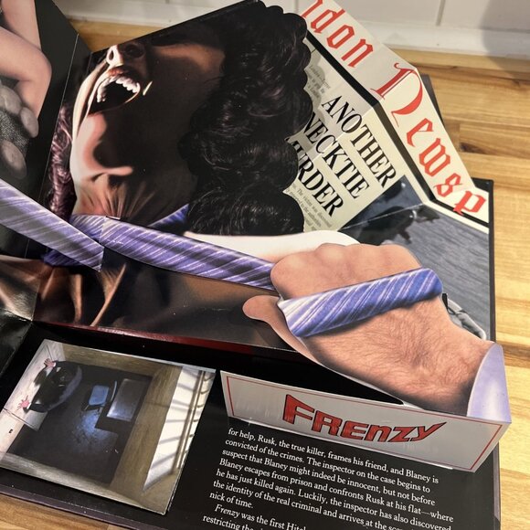 Alfred Hitchcock : The Master of Suspense: A Pop-Up Book by Kees Moerbeek - Picture 10 of 11